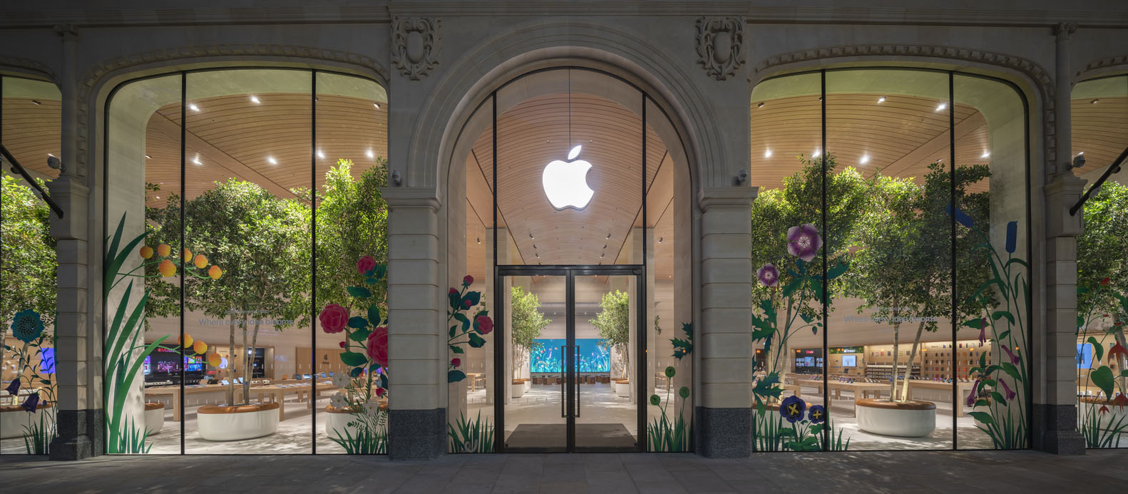 Foster + Partners,苹果伦敦布朗普顿路店,苹果零售店设计,Apple Store,福斯特建筑事务所,苹果体验店店,英国,伦敦