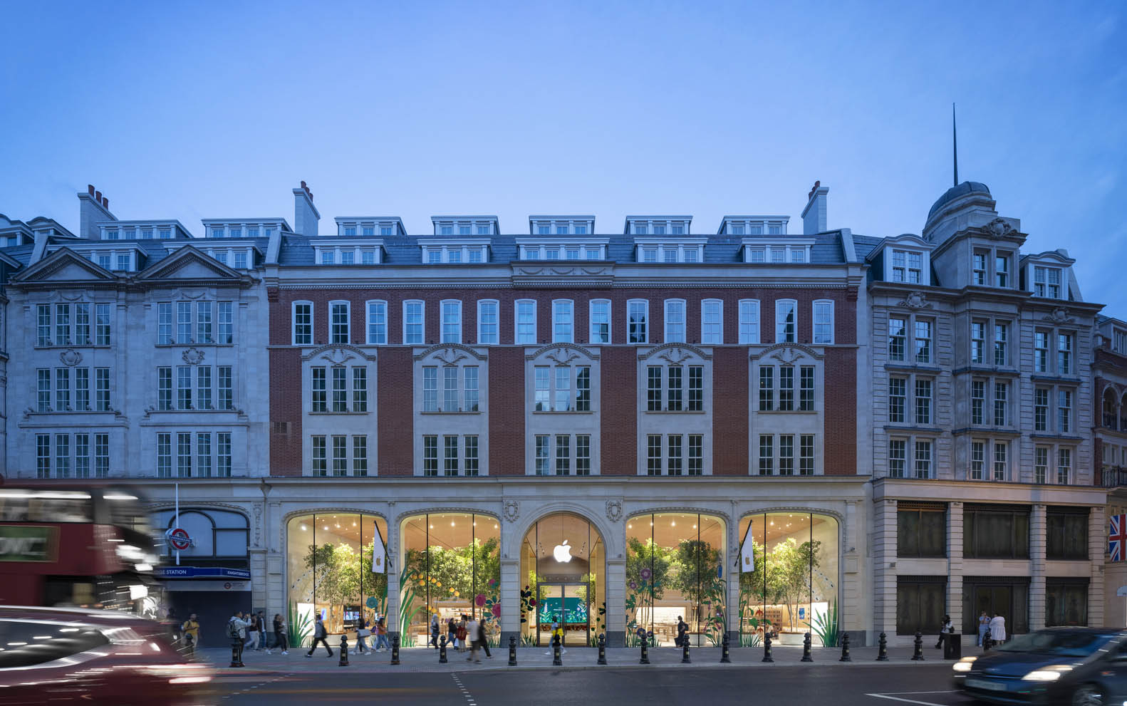 Foster + Partners,苹果伦敦布朗普顿路店,苹果零售店设计,Apple Store,福斯特建筑事务所,苹果体验店店,英国,伦敦