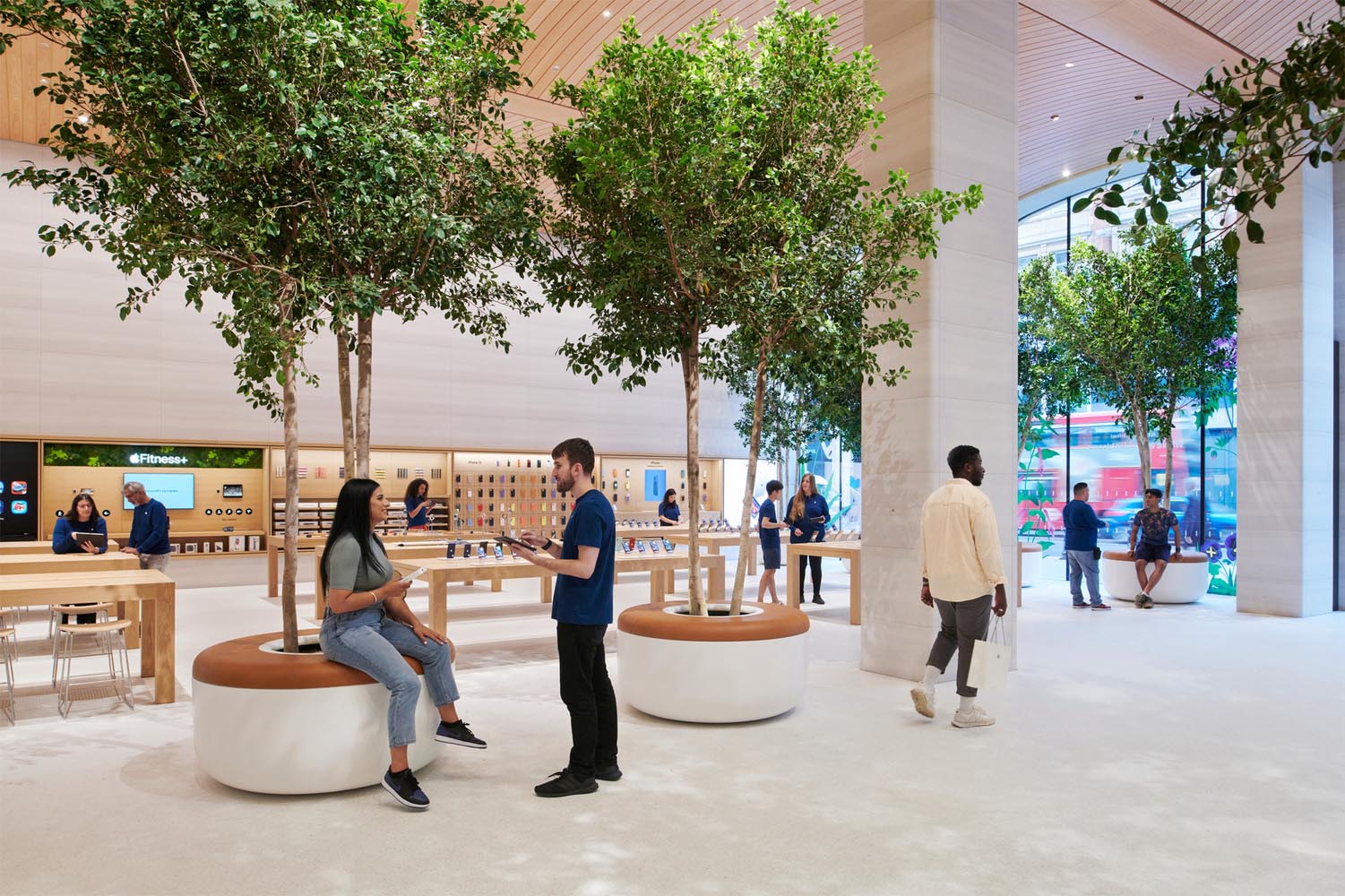 Foster + Partners,苹果伦敦布朗普顿路店,苹果零售店设计,Apple Store,福斯特建筑事务所,苹果体验店店,英国,伦敦