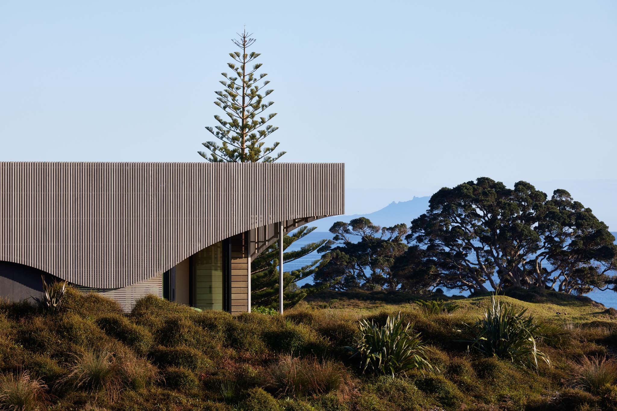 度假屋设计,住宅设计案例,Herbst Architects,新西兰,国外住宅设计案例,海景度假屋,住宅设计,原木色