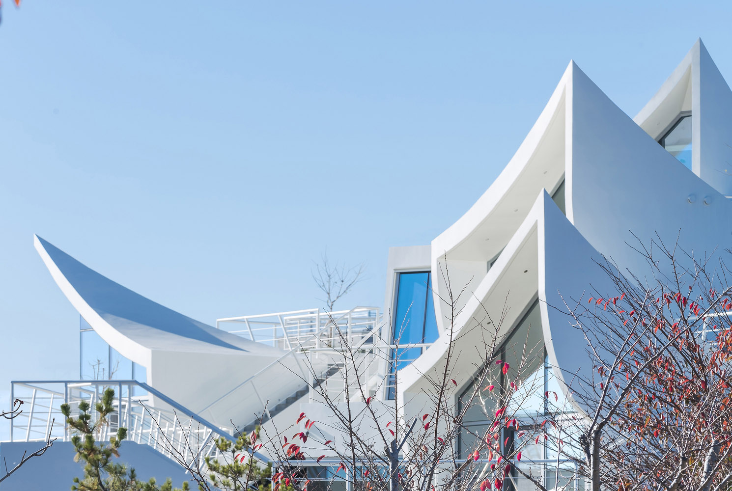 IROJE KHM Architects,别墅设计案例,韩国,首尔,海景别墅,国外别墅设计案例,375㎡,白色别墅
