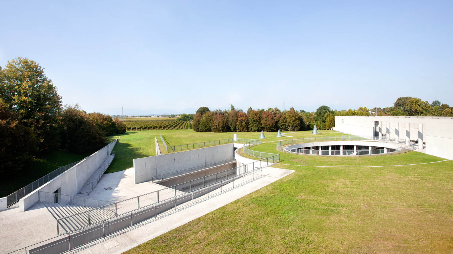 安藤忠雄，建筑设计，混凝土建筑，建筑改造，清水混凝土