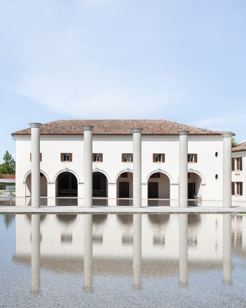 安藤忠雄，建筑设计，混凝土建筑，建筑改造，清水混凝土