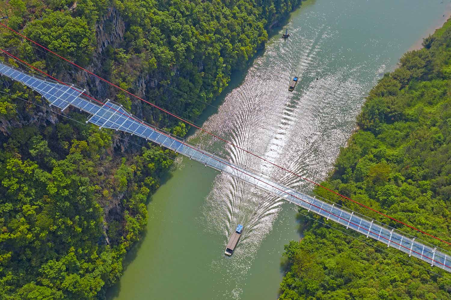 景观设计,旅游区景观设计,连州三峡旅游区景观步行玻璃桥工程,连州三峡旅游区景观步行玻璃桥,三峡旅游度假区景观步行玻璃桥，湟川三峡旅游度假区景观步行玻璃桥，浙江大学建筑设计研究院,浙大建筑设计研究院,浙大设计研究院,项目投稿