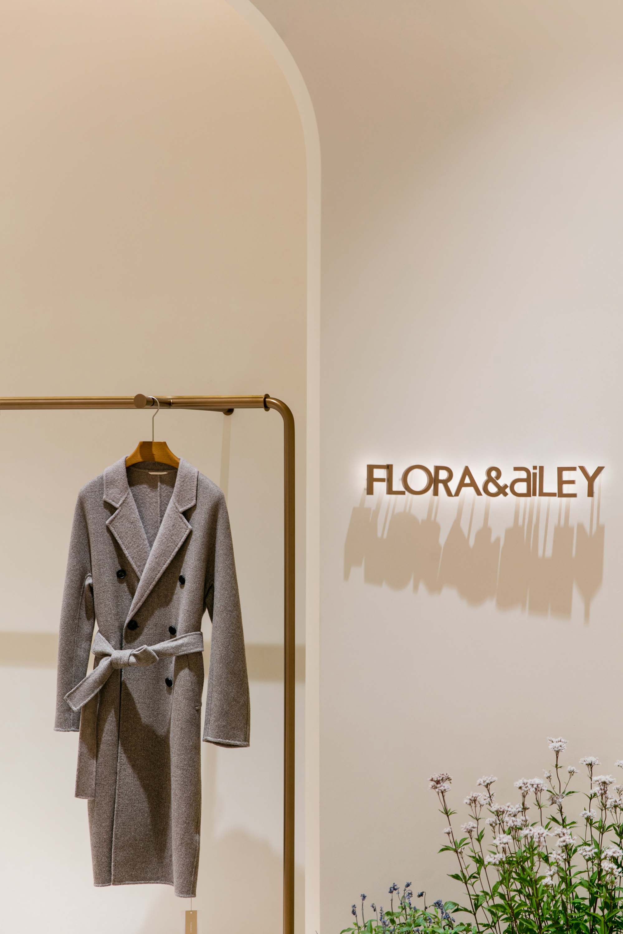 JYDP,FLORA&aiLEY上海鼎源路店,FLORA&aiLEY,JYDP间睦设计,服装设计案例,女装店,女装服装店设计,女装品牌形象店