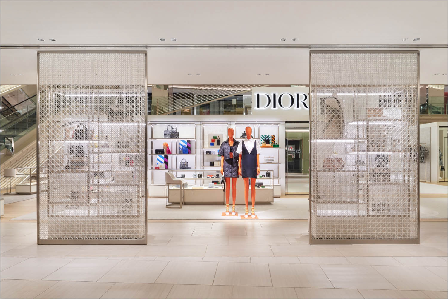 迪奥,服装店设计,巴黎迪奥旗舰店,PARIS DIOR FLAGSHIP STORE,服装店设计案例,DIOR STORE DESIGN ,国外服装店设计案例,东京银座迪奥店,TOKYO DIOR STORE