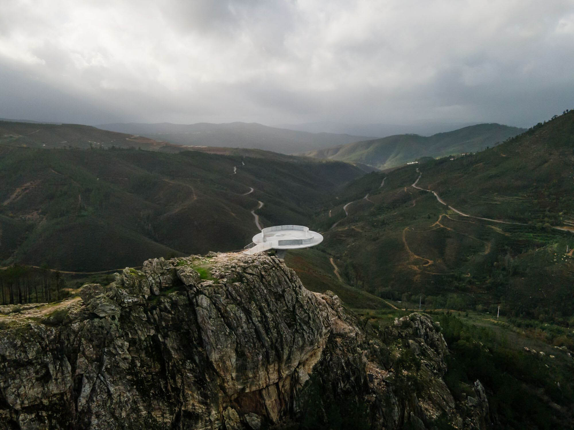 阿尔瓦罗·西扎,多功能空间设计,葡萄牙,Álvaro Siza,混合用途空间,景观改造