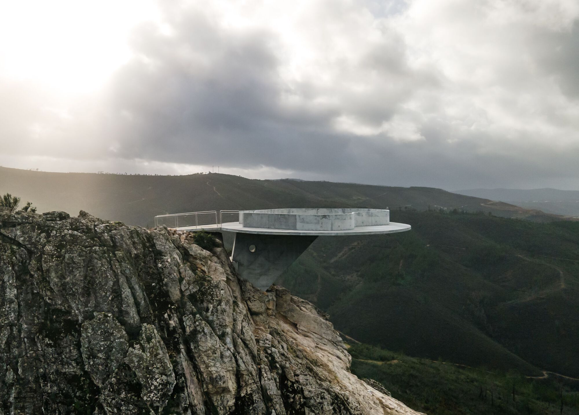 阿尔瓦罗·西扎,多功能空间设计,葡萄牙,Álvaro Siza,混合用途空间,景观改造