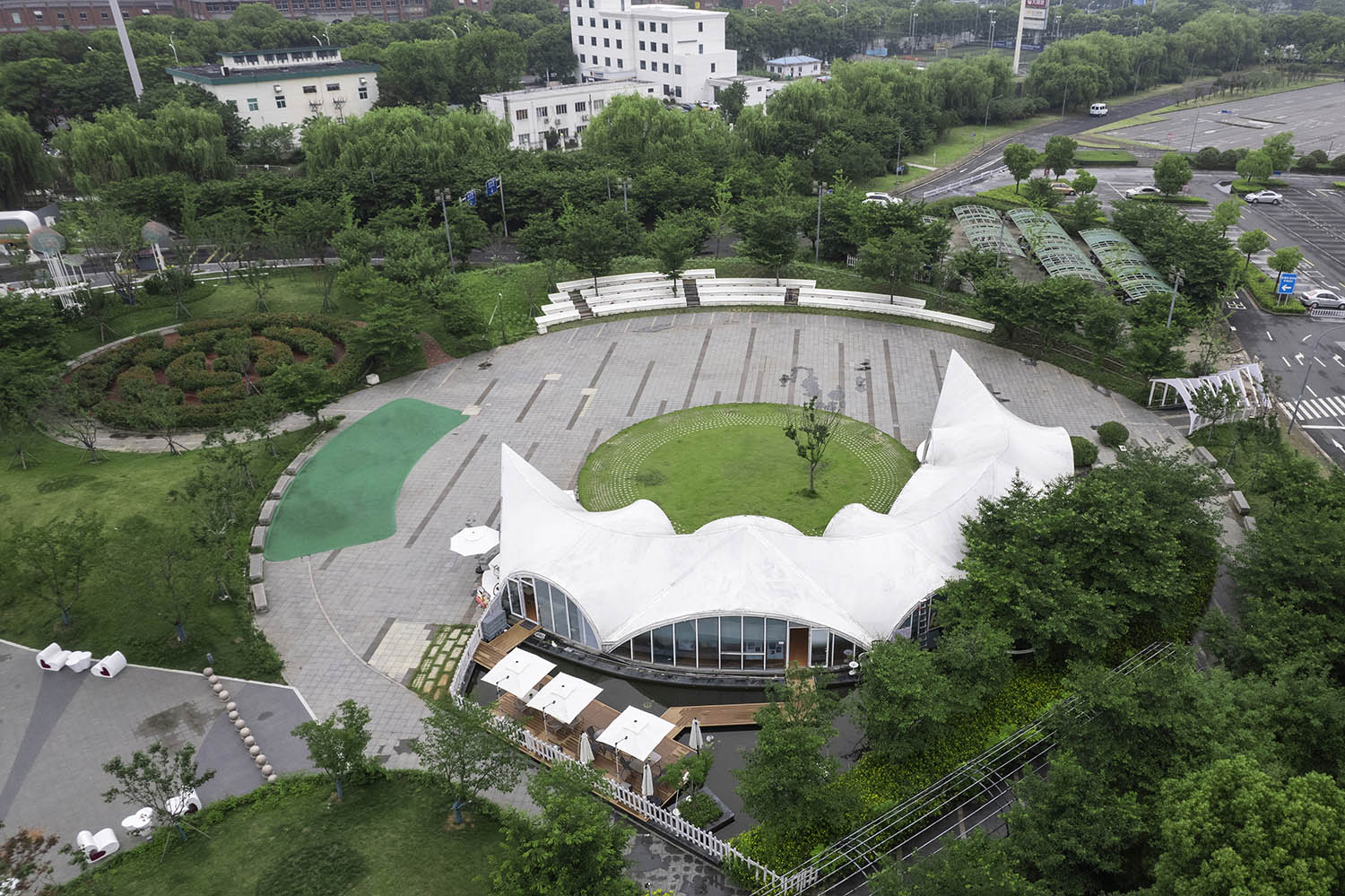 珠宝店设计,零售店设计,商店设计,饰品店设计,珠宝店设计案例,珠宝店设计方案,公园中的珠宝店·梵誓ONESWEAR无锡荟心花园珠宝店,梵誓ONESWEAR,无锡,平介设计,杨楠